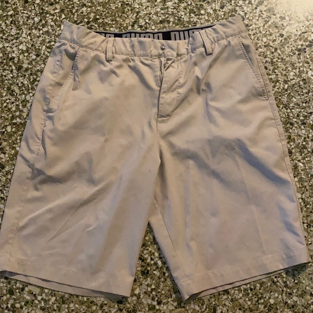 Men’s golf shorts
